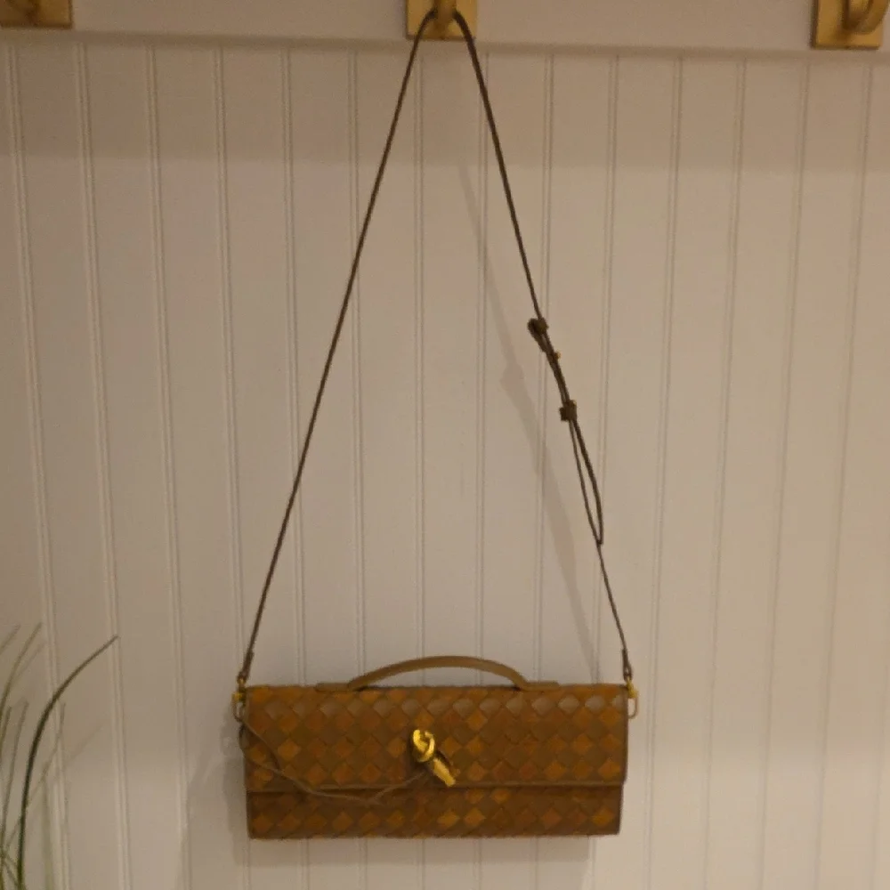 Elegant Leather Cashmere Tan Woven Clutch - Picture 8 of 10